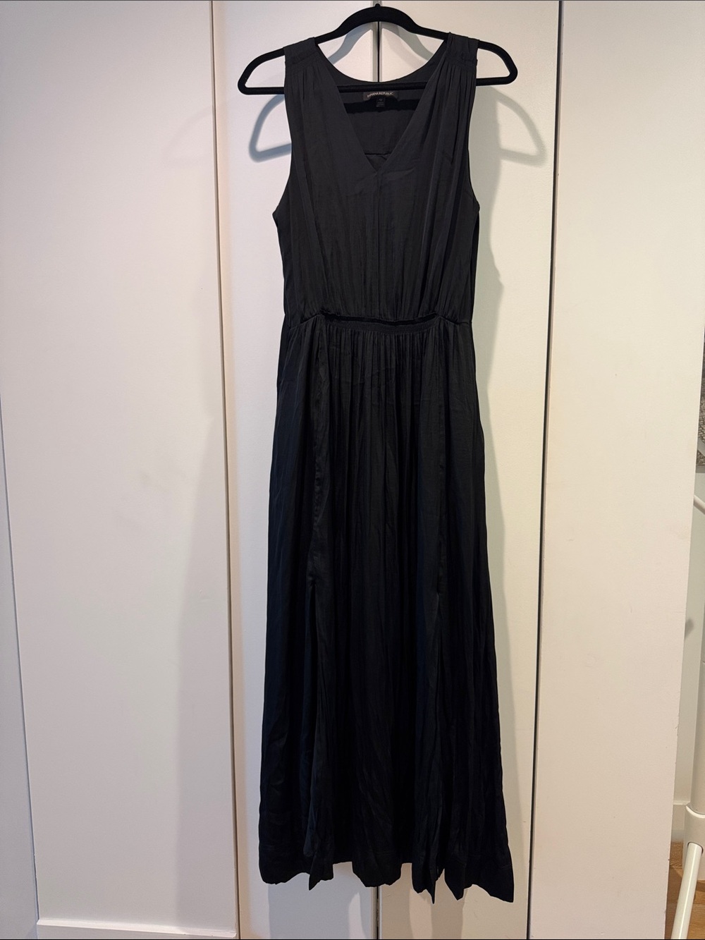 Banana Republic Black Sleeveless V-Neck Maxi Dress